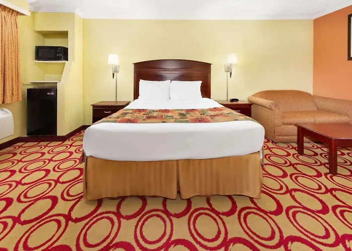 Days Inn By Wyndham Plainview