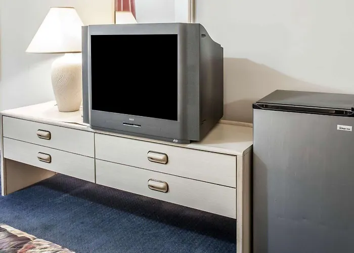 Rodeway Inn & Suites