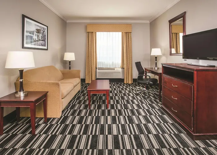 Baymont By Wyndham Dallas South-Desoto