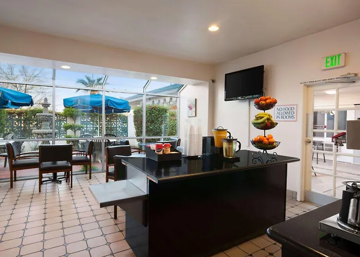 Travelodge By Wyndham Bakersfield