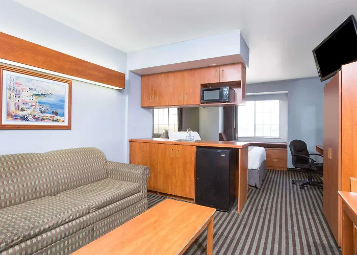 Microtel Inn & Suites By Wyndham Garland/Dallas