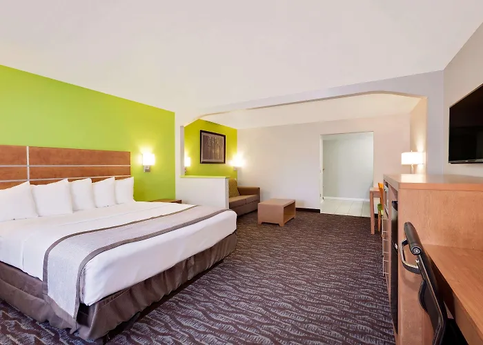 Days Inn & Suites By Wyndham Arcata