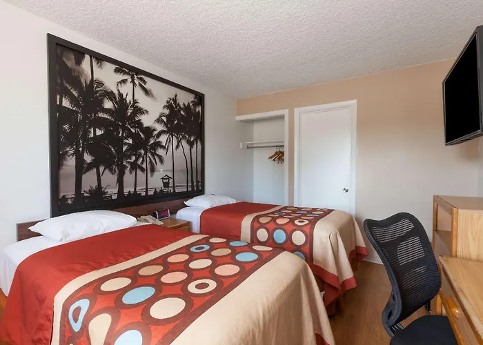Super 8 By Wyndham Santa Barbara/Goleta