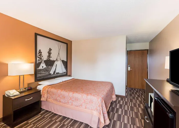 Super 8 By Wyndham Madison