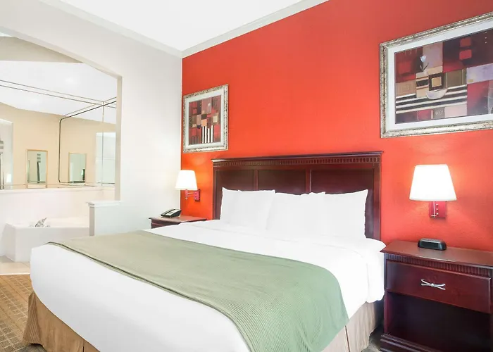 Baymont By Wyndham Crestview