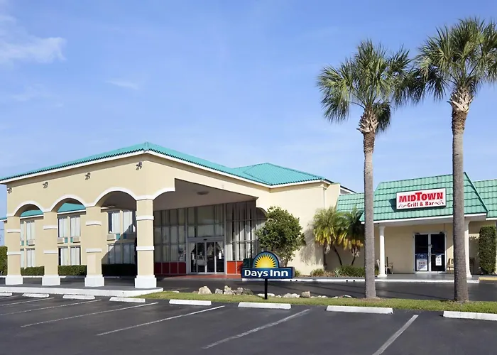 Days Inn & Suites By Wyndham Fort Pierce Midtown