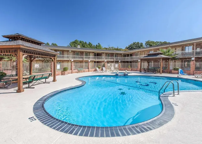 Super 8 By Wyndham Tyler Tx
