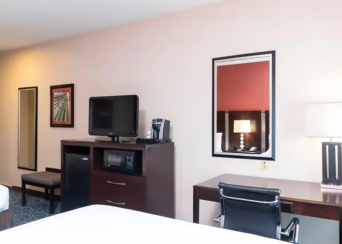 Holiday Inn Express & Suites - New Philadelphia Southwest By Ihg