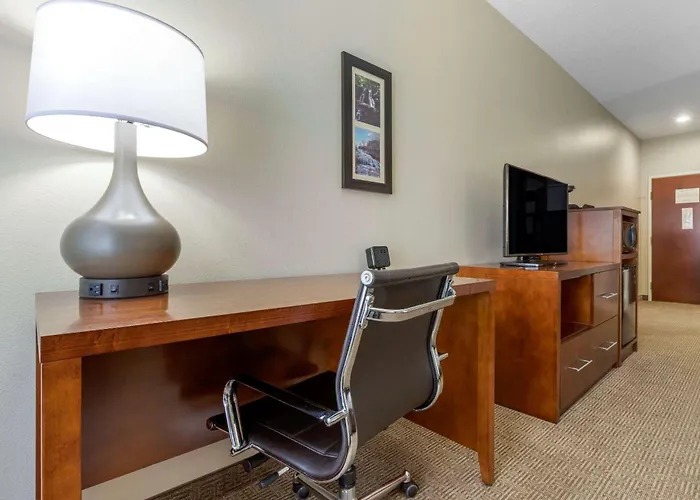 Comfort Inn & Suites Lenoir Hwy 321 Northern Foothills