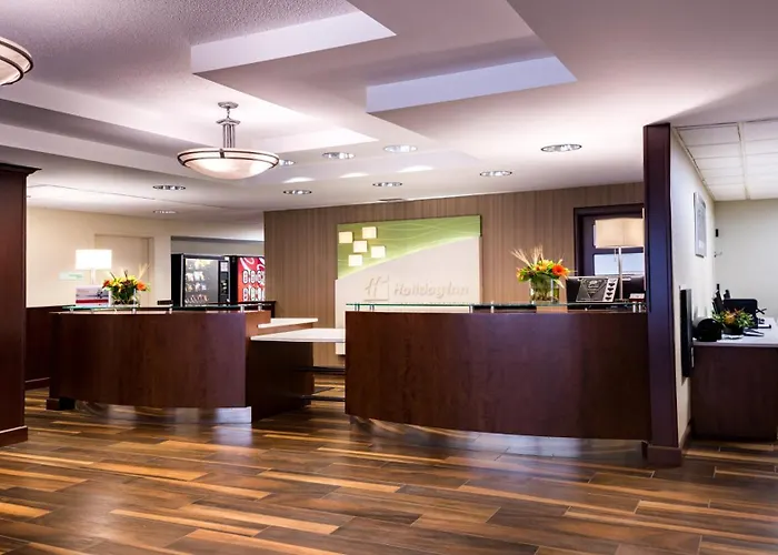 Holiday Inn & Suites Warren By Ihg