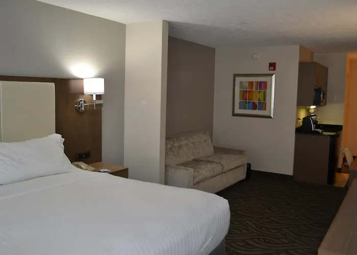 Holiday Inn Express Hotel & Suites Kent State University