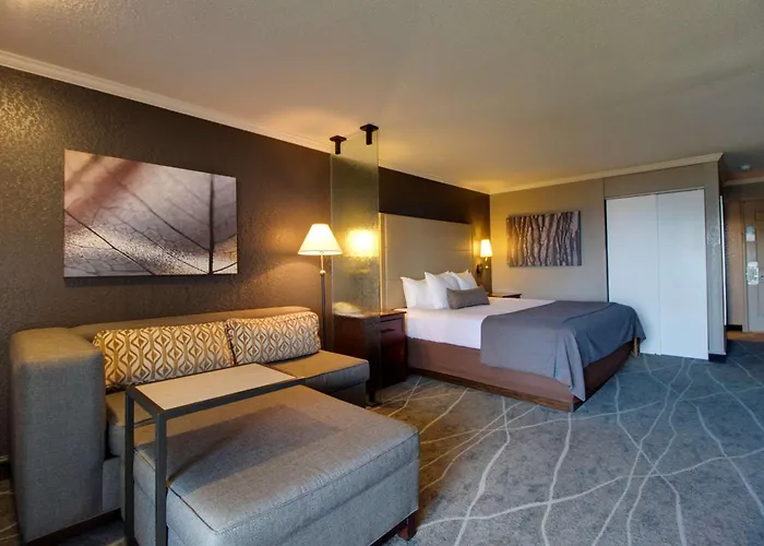 Best Western Harbour Pointe Lakefront