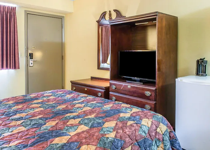 Econo Lodge South