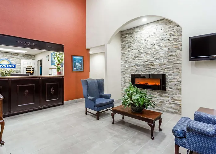 Days Inn By Wyndham Hendersonville