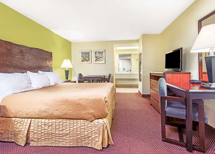 Days Inn By Wyndham Opelika
