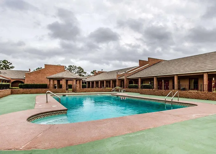 Econo Lodge Inn & Suites Enterprise