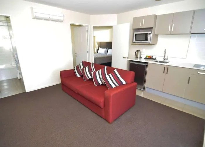 Quality Suites Amore