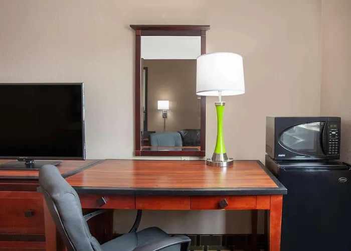 Super 8 By Wyndham Waycross Ga