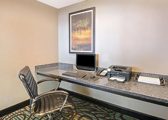 La Quinta Inn & Suites By Wyndham Durant