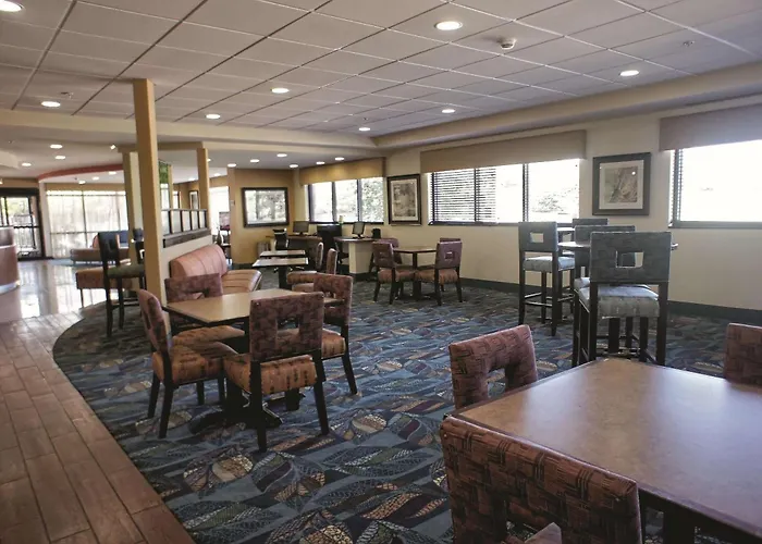 La Quinta By Wyndham Edmond