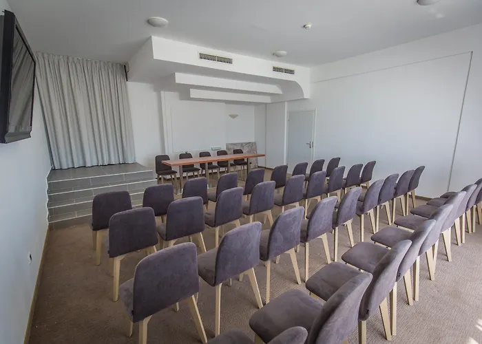 Arena Hotel Holiday