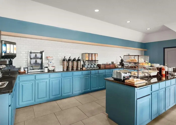 Country Inn & Suites By Radisson, Kansas City At Village West, Ks