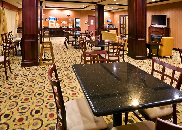 Holiday Inn Express & Suites Denison North-Lake Texoma