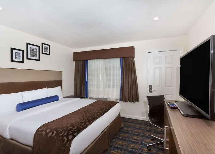 Howard Johnson By Wyndham Berkeley