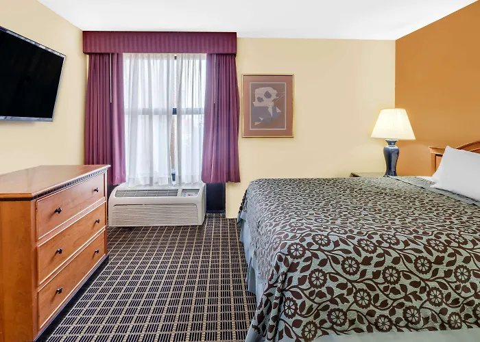 Days Inn & Suites By Wyndham Kalamazoo