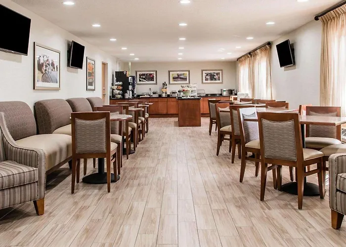 Quality Inn & Suites Warren - Detroit