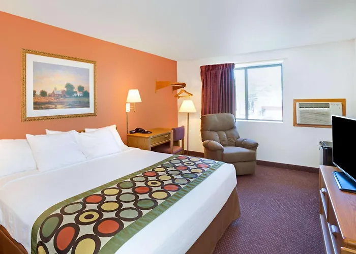 Super 8 By Wyndham Aberdeen East