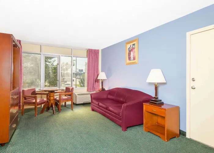 Days Inn & Suites By Wyndham Wichita East
