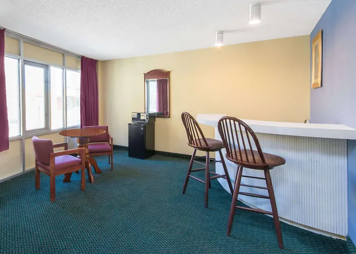 Days Inn & Suites By Wyndham Wichita East