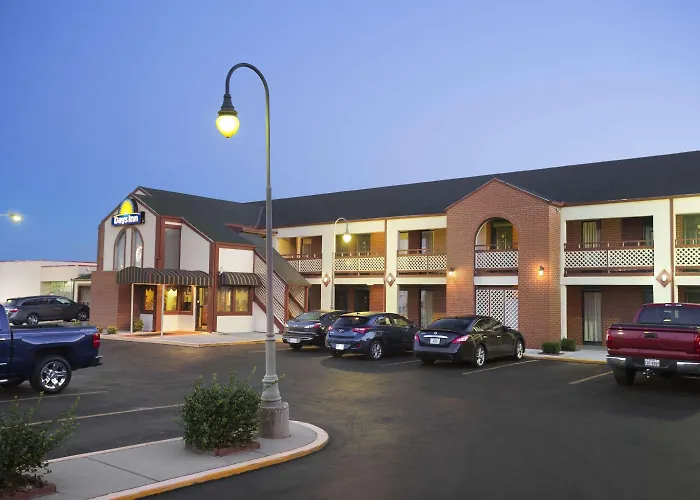 Days Inn By Wyndham Wichita West Near Airport