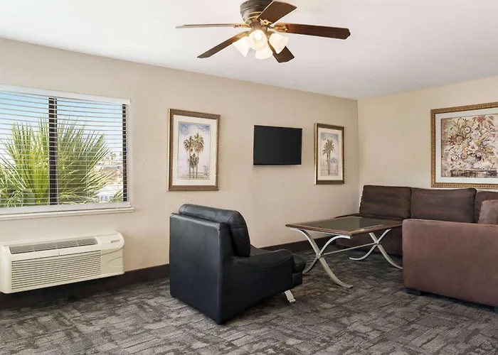 Travelodge By Wyndham Lake Havasu