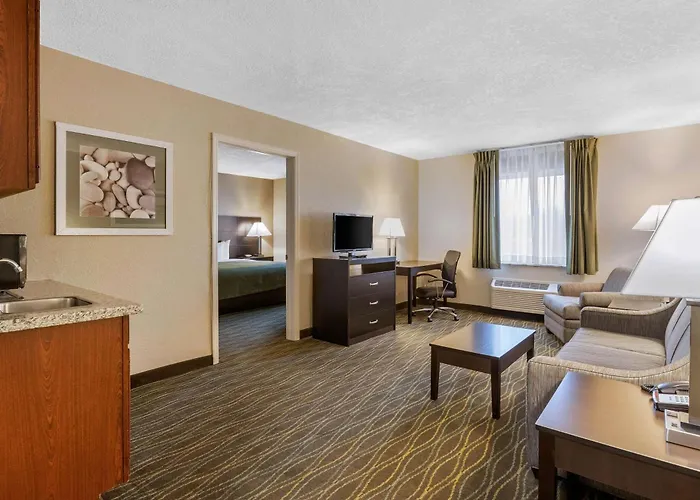 Quality Inn & Suites Des Moines - Merle Hay Road
