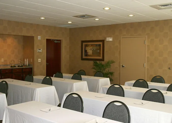 Hampton Inn & Suites Norfolk-Airport
