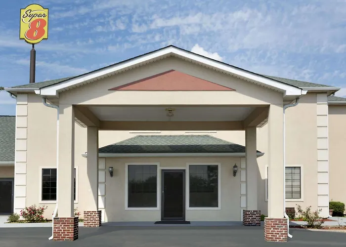 Super 8 By Wyndham Chatsworth/Dalton
