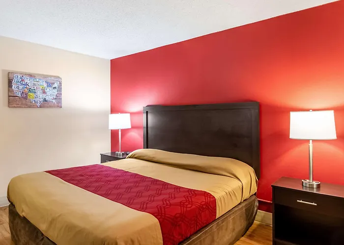 Econo Lodge East