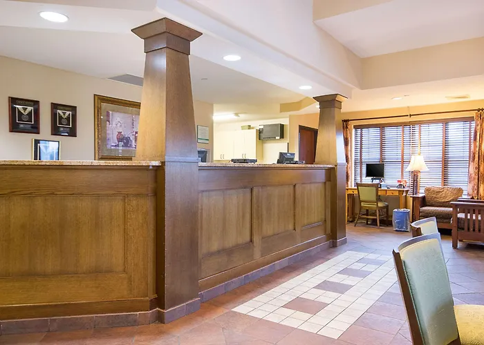 Econo Lodge Hadley Near University