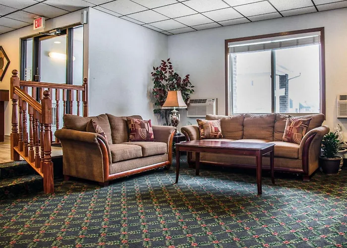 Hudson Inn & Suites