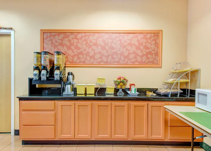 Days Hotel By Wyndham Methuen Ma Conference Center