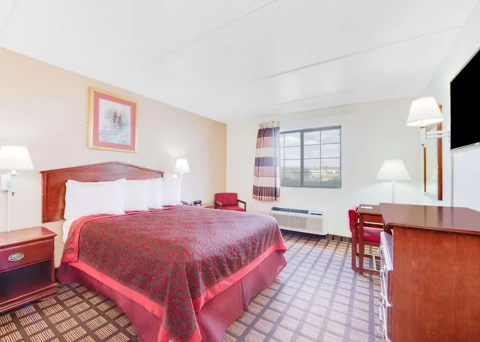 Days Inn & Suites By Wyndham Laredo