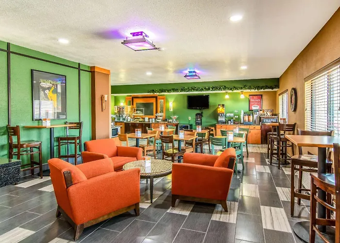 Econo Lodge Topeka At Wanamaker