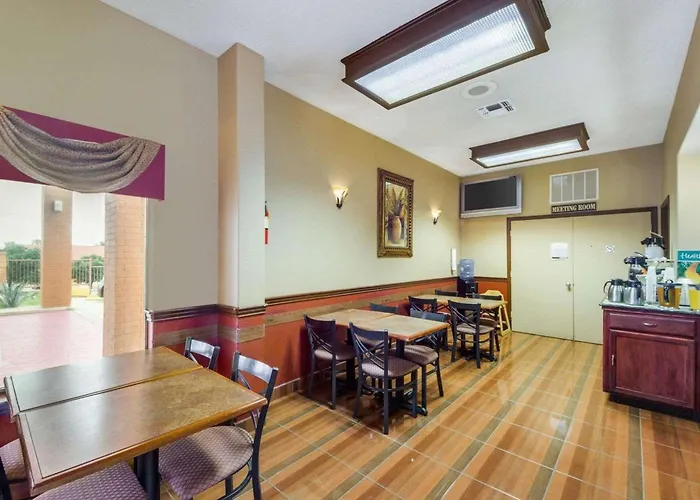 Econo Lodge Inn & Suites Eagle Pass