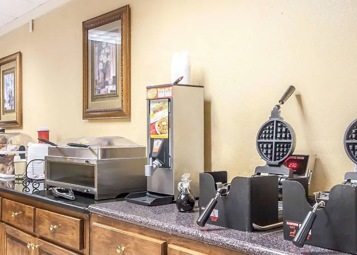 Clarion Inn & Suites University Center