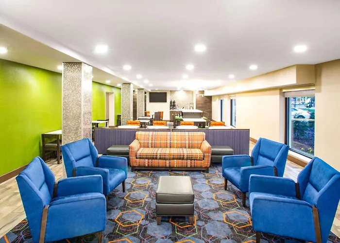 La Quinta Inn & Suites By Wyndham St Louis Hazelwood North