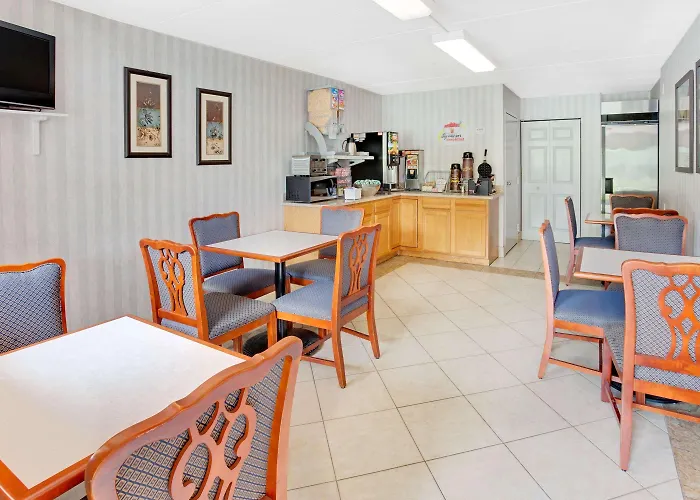 Super 8 By Wyndham Laurel