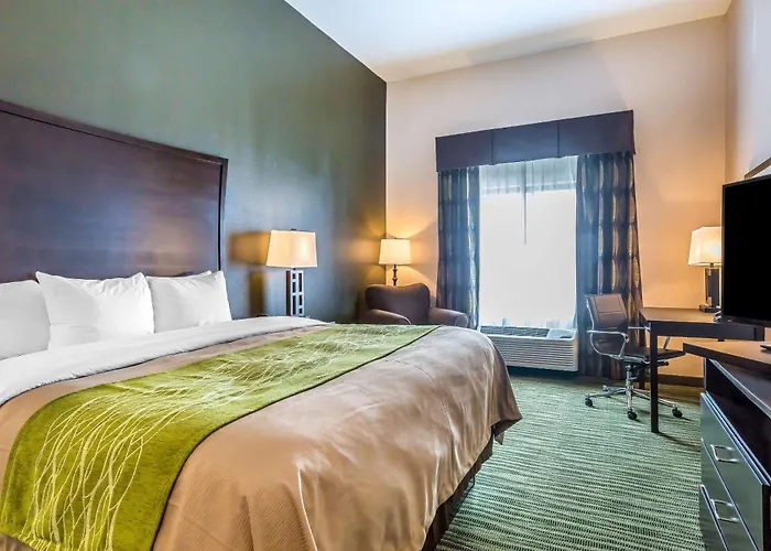 Comfort Inn & Suites Moore - Oklahoma City