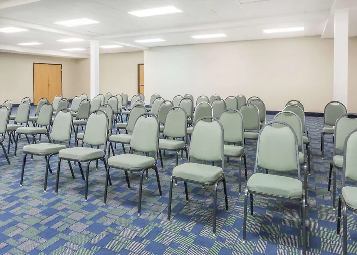Days Inn & Suites By Wyndham Bridgeport - Clarksburg